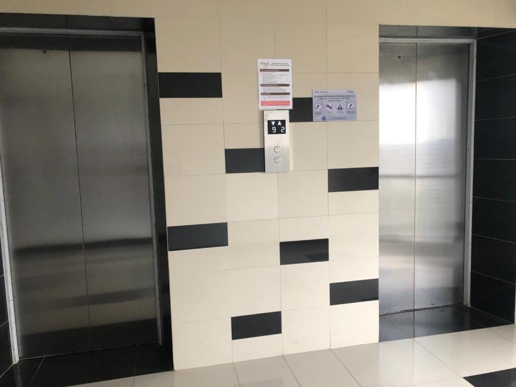 Apartment Grand Sentraland Karawang Manage By Laguna Room Dış mekan fotoğraf